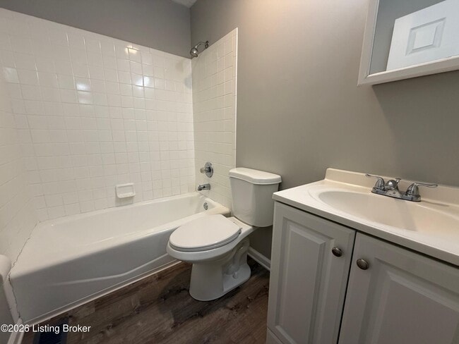 Building Photo - 515 E 4th St