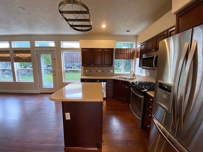Building Photo - Great NW Home with Fenced Yard, Large Gara...