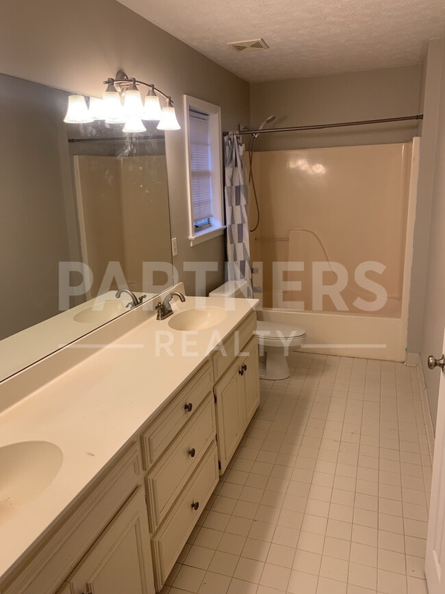 Building Photo - 6208 Sandy Ridge Curv