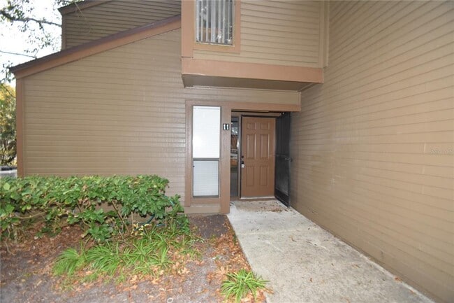 Building Photo - 11 Surrey Ct