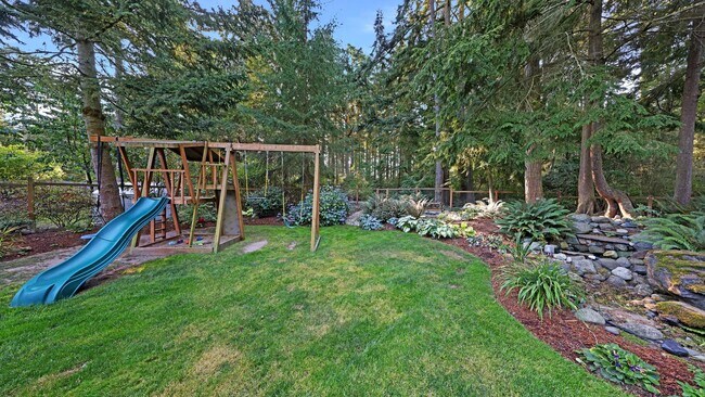 Building Photo - 3 Bed 2.5 Bath - Exceptional Condition - P...