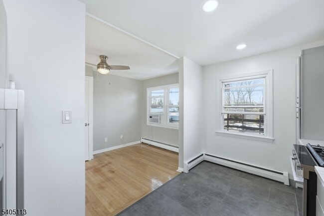 Building Photo - 5 Josh Ct