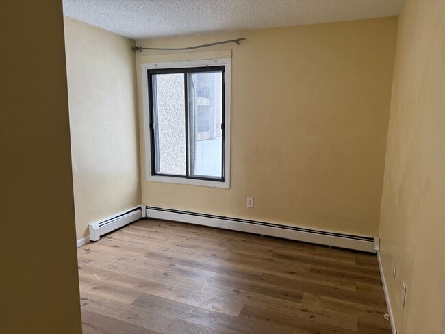 Building Photo - 3-Bedroom Condo for Rent in Eagan - Available Now!