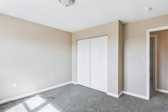 Building Photo - Three bedroom two bathroom end unit townhouse