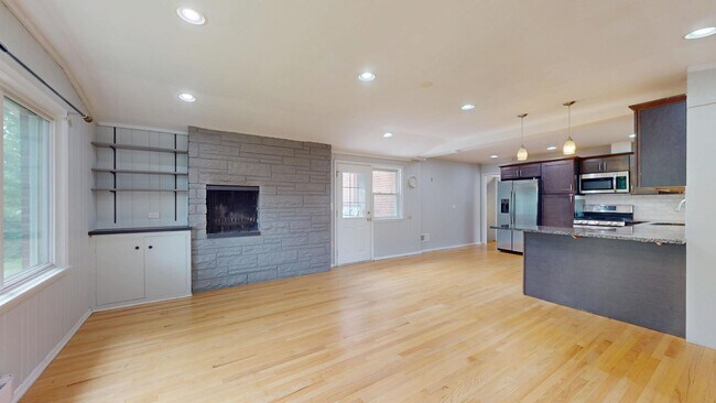Building Photo - 9131 Kilbourn Ave