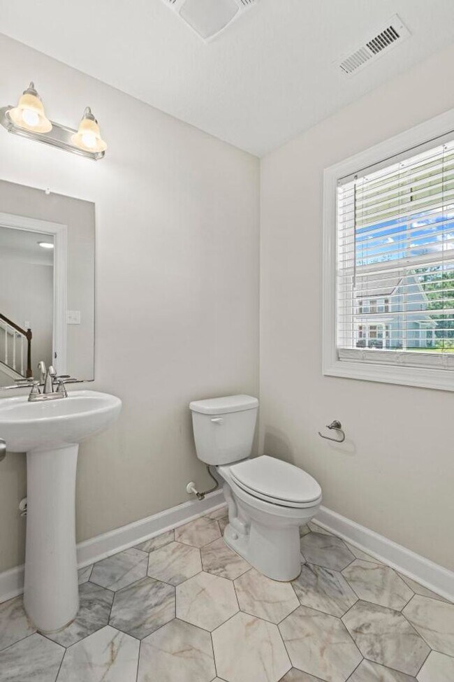 Building Photo - $500 off 1st Month's Rent! Convenience to Camp Lejeune!