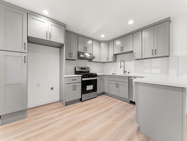 Building Photo - 308 S Laurel St