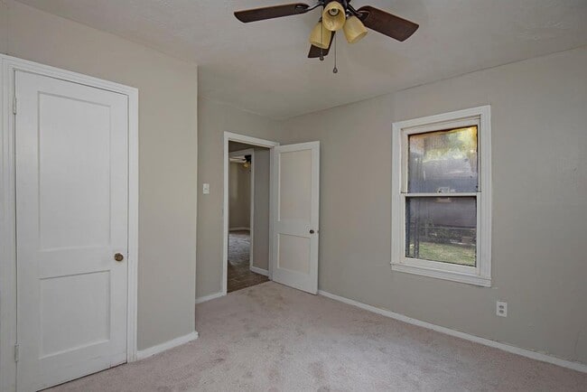 Building Photo - 6725 Bunche Dr