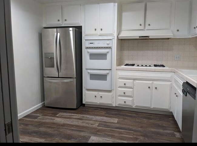 Building Photo - READY TO  MOVE IN!!