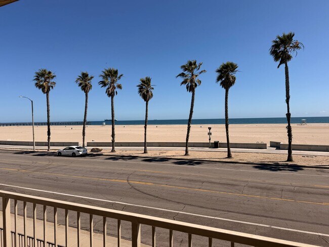 Building Photo - 223 E Surfside Dr