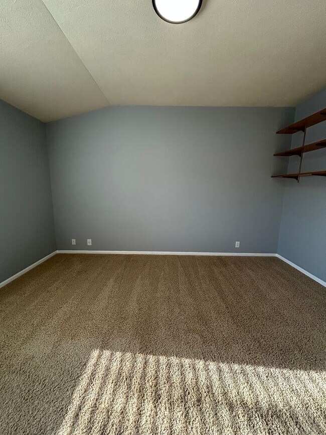 Building Photo - Spacious 3 Bed, 2 Bath Home in Papillion, Ne