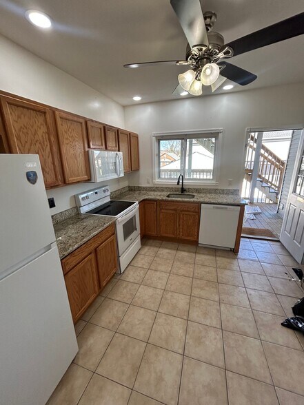 Building Photo - 1202 W Elm St