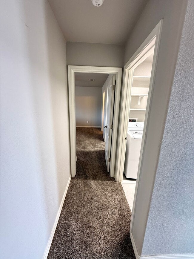 Building Photo - Stylish 3BR Home in Cerbat Vistas | Split Floor Plan, Covered Patio & 2-Car Garage!