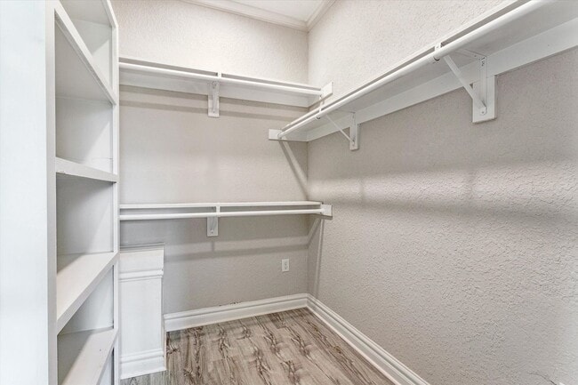 Building Photo - Renovated 5-bedroom 3.5-bathroom home loca...