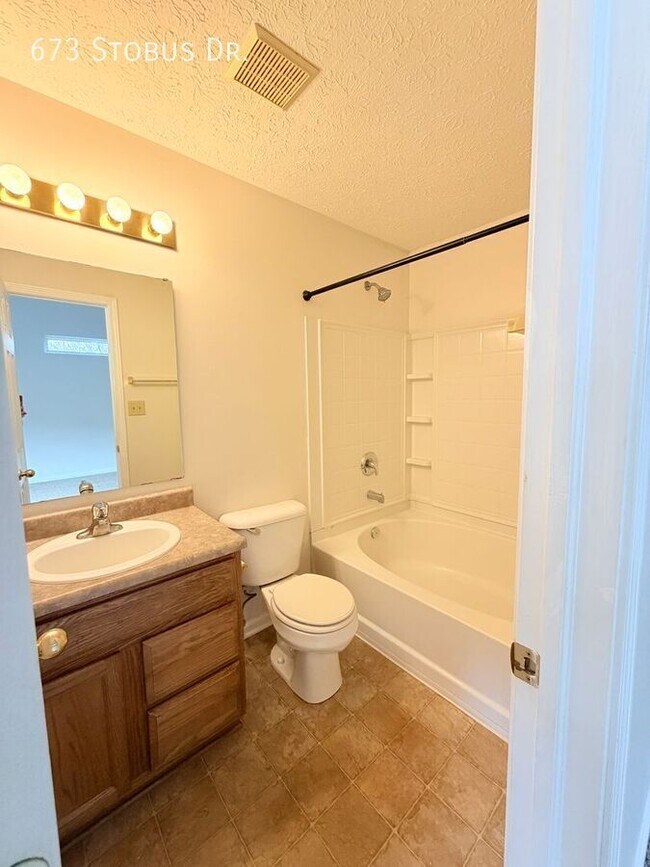 Building Photo - 673 Stobus Dr