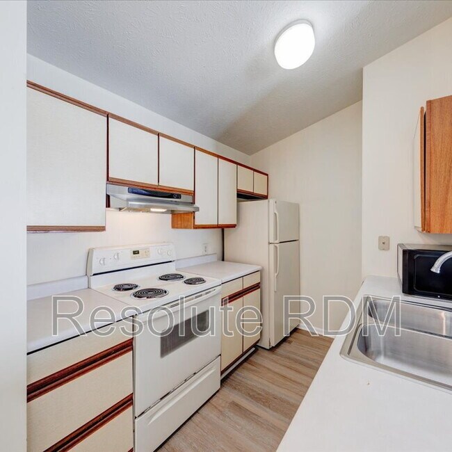 Building Photo - 4381 Village Parkway Cir W