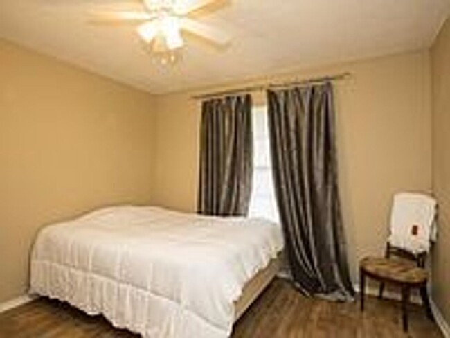Building Photo - NO PETS ALLOWED: Wonderful 2 bedroom, 2 ba...