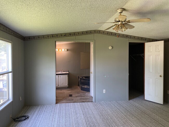 Building Photo - 225 Hillsdale Estates Ln