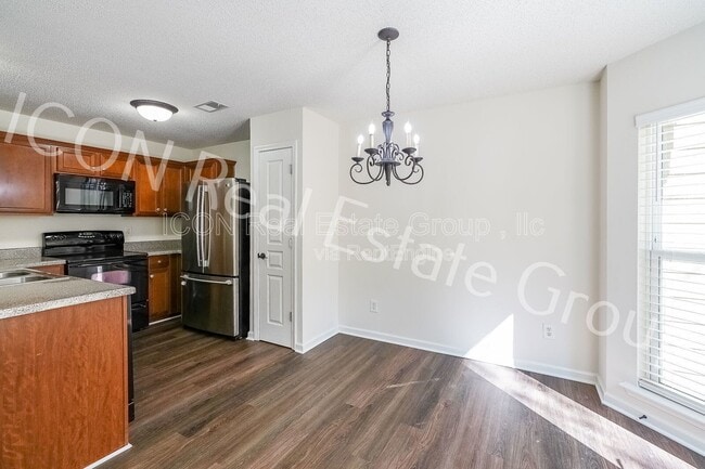 Building Photo - 467 Colonial Walk