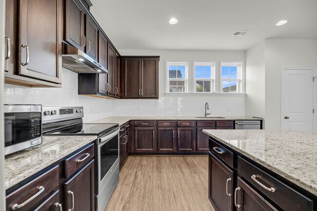 Building Photo - 544 McLernon Trce