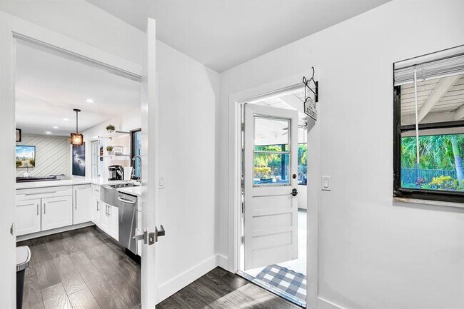 Building Photo - 10962 57th Pl S