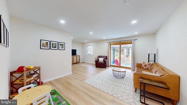 Building Photo - 5810 Helmsdale Ln