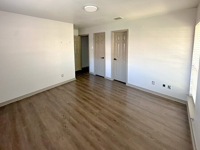 Building Photo - 7178 Rolling Fork Dr