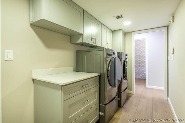 Building Photo - 6876 Palmar Ct