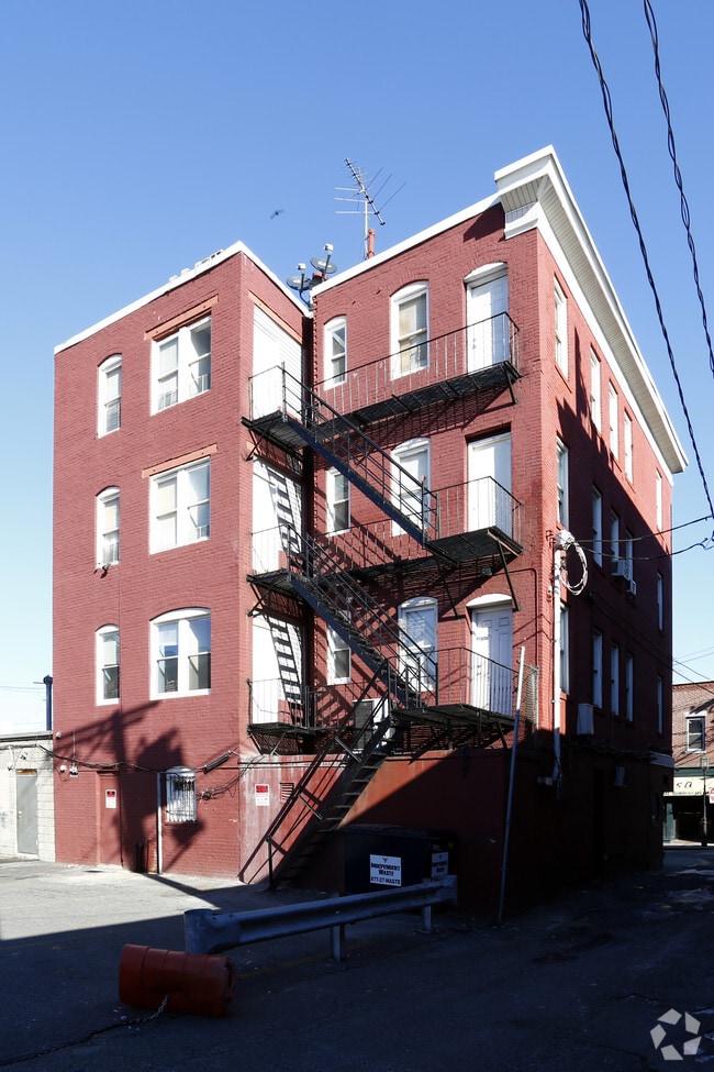 Building Photo - 16 5th