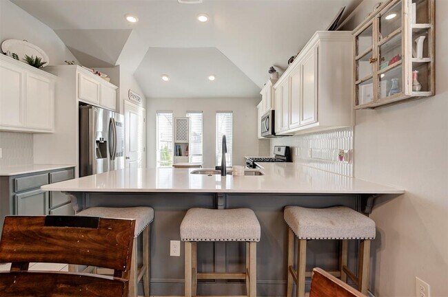 Building Photo - 465 Compass Dr
