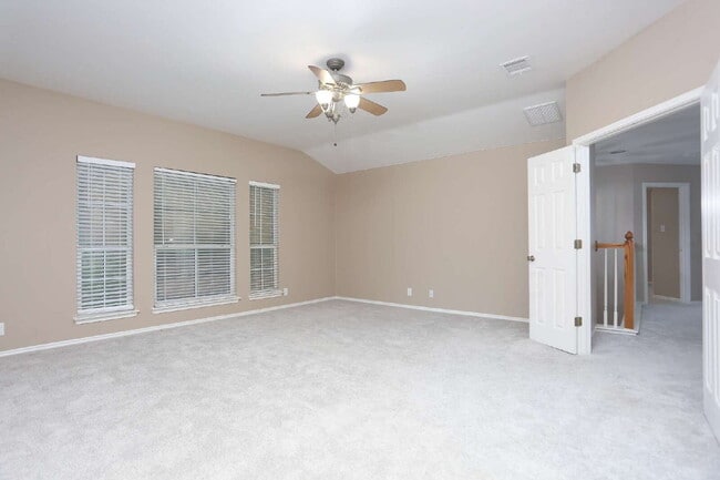 Building Photo - 14514 Redwood Valley