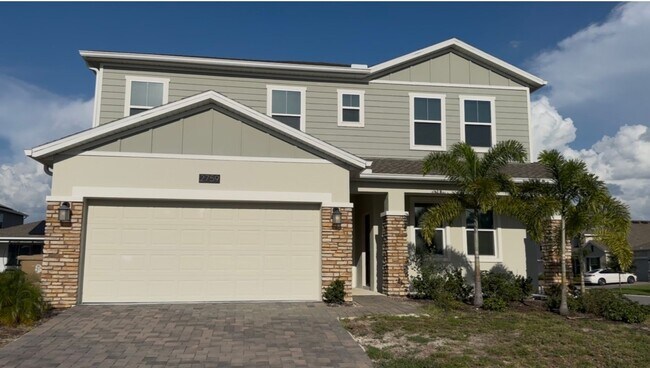 Building Photo - Spacious 4 bedroom 2.5 Bath, Fully Furnish...