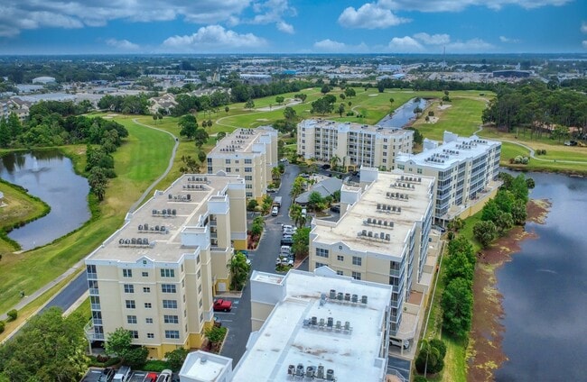 Building Photo - Updated 3 bedroom unit overlooking the Eas...