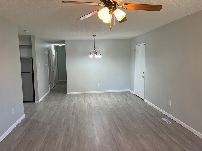 Building Photo - 3710/3714 N Farm Rd 165