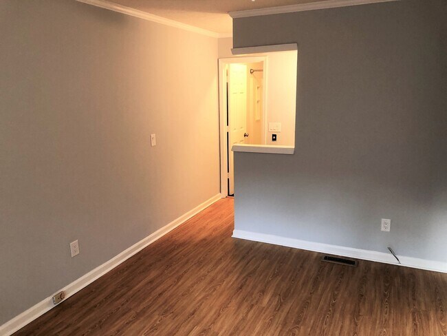 Building Photo - Welcome to the 2 Bed 2 Bath Bottom Floor C...
