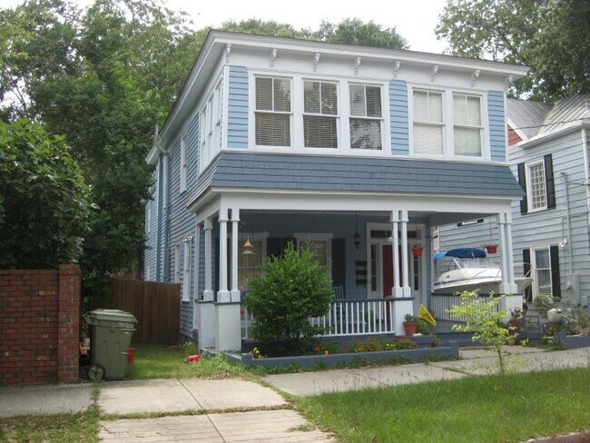 Primary Photo - 207 N 7th #1