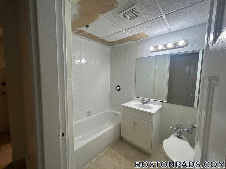Building Photo - 62 Boylston St
