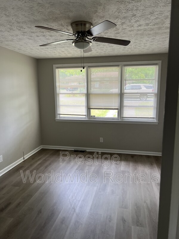 Building Photo - 4483 Oriole St