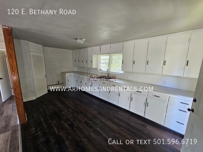 Building Photo - 120 E Bethany Rd