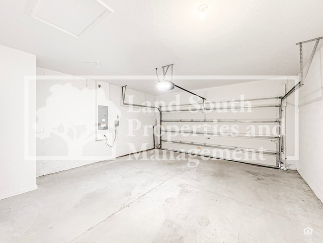 Building Photo - 4141 Salt Springs Ln