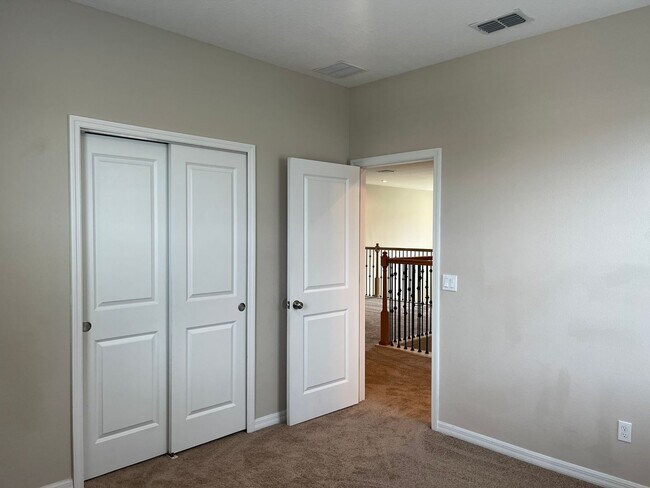 Building Photo - 2601 Pinnacle Ln