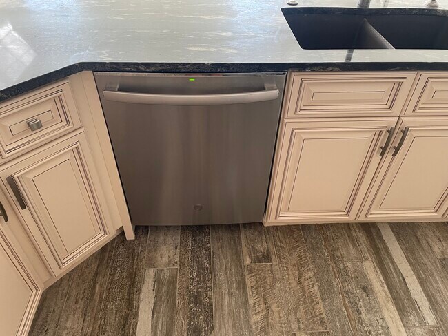 Building Photo - 228 Adams Pointe Blvd