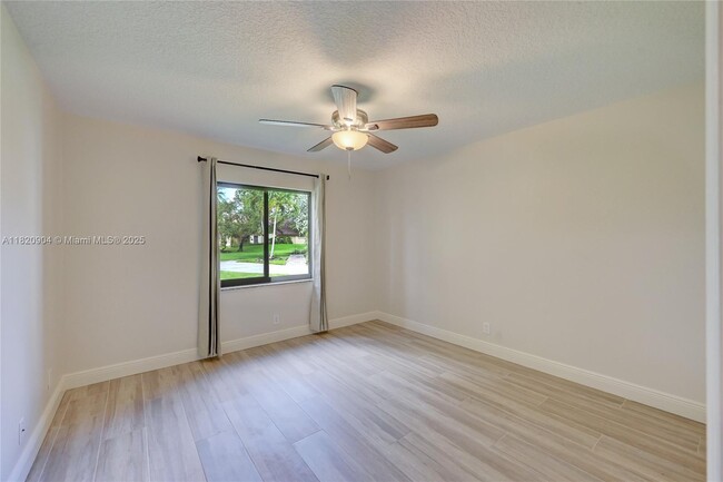 Building Photo - 7120 Hialeah Ln