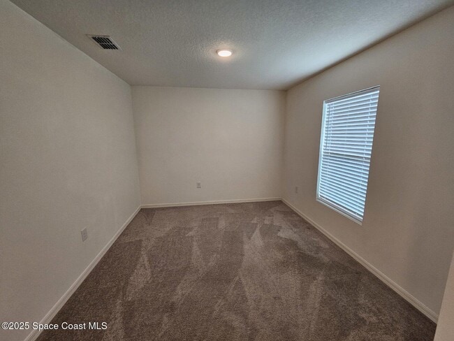 Building Photo - 1390 Vander Ave SE