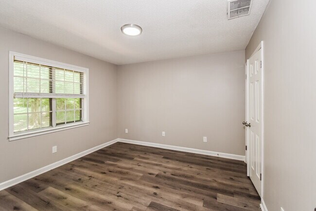 Building Photo - 3041 Delvan Cove