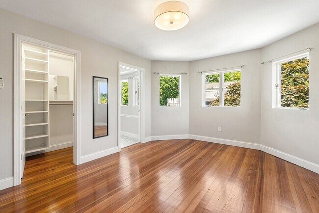 Building Photo - 159 Cowper St