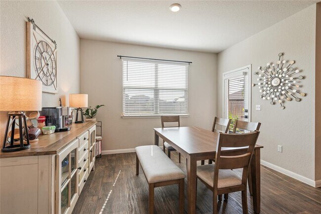 Building Photo - 205 Strand Ln