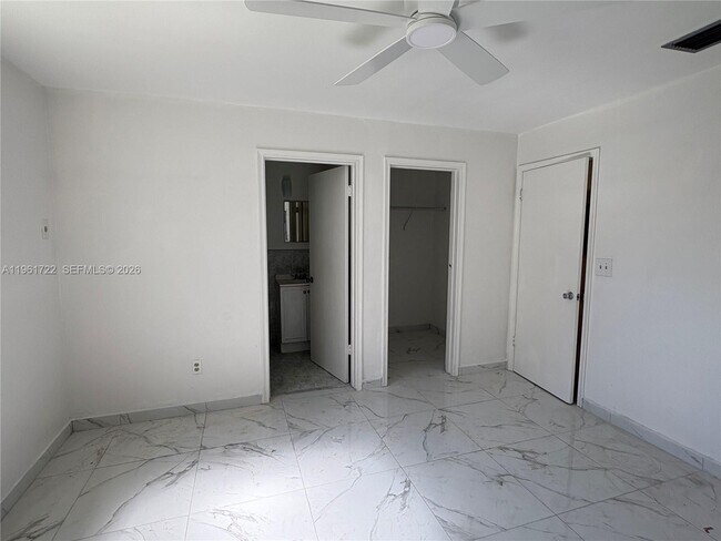 Building Photo - 2752 SW 25th Ter