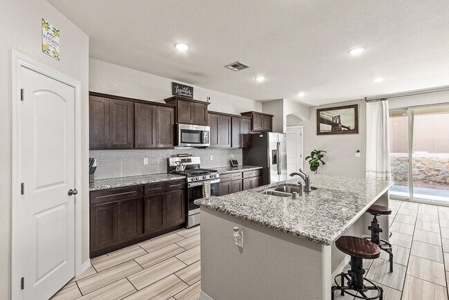 Building Photo - 14821 Tierra Escape Ave