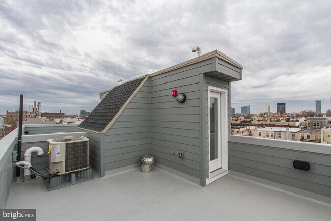 Building Photo - 908 S 21st St